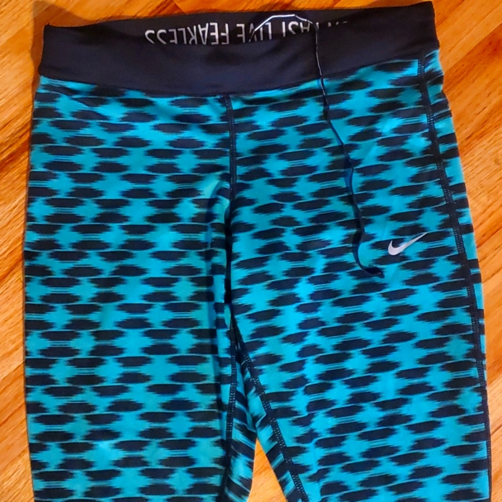 Nike crop leggings